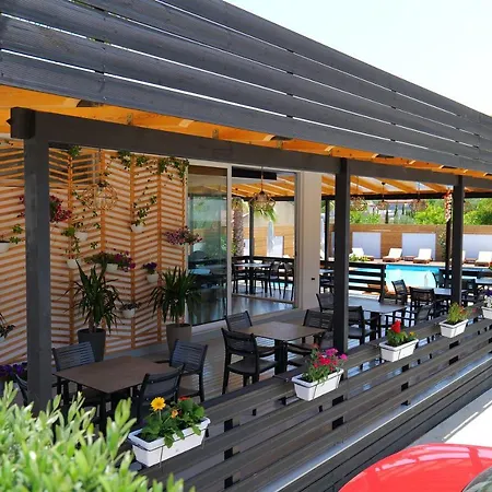 Kuburi 4* كساميل