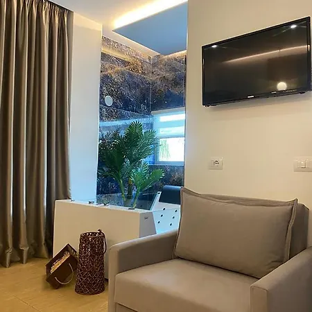 Kuburi Hotell Ksamil