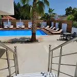 Отель Kuburi 4*
