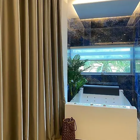 Kuburi Hotel Ksamil