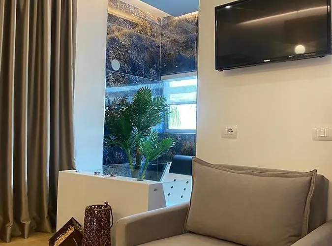 Kuburi Hotel Ksamil